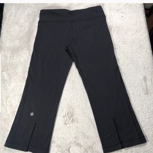 Lululemon Black Slit Capri ♡